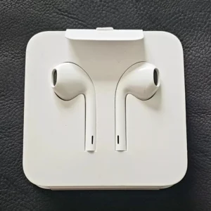 Apple EarPods with Lightning Connector – White